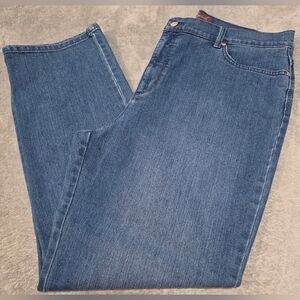 Gloria Vanderbilt Amanda Jeans, Medium denim color, Size 18